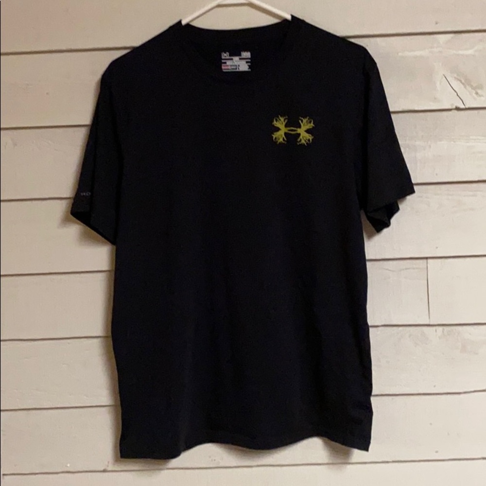 Men’s Large Under Armour T-shirt